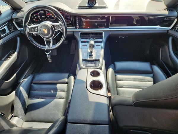 2017 PORSCHE PANAMERA