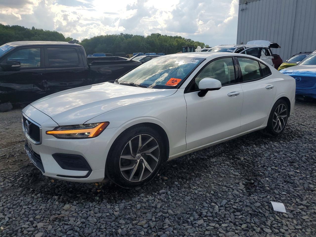 2019 VOLVO S60 Momentum