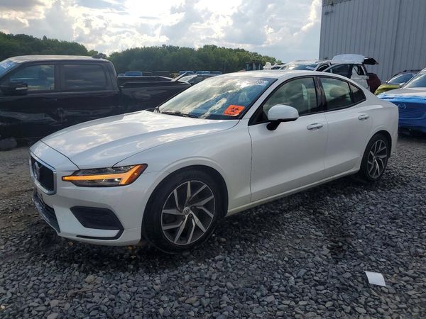 2019 VOLVO S60 Momentum
