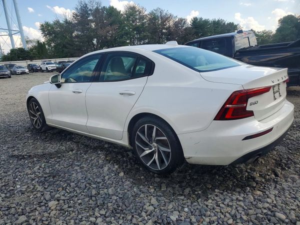 2019 VOLVO S60 Momentum