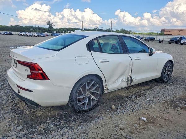2019 VOLVO S60 Momentum