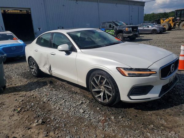 2019 VOLVO S60 Momentum