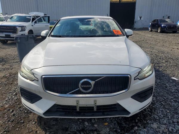 2019 VOLVO S60 Momentum
