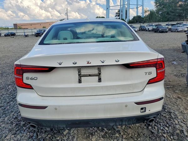 2019 VOLVO S60 Momentum