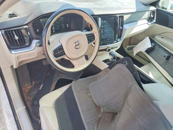 2019 VOLVO S60 Momentum