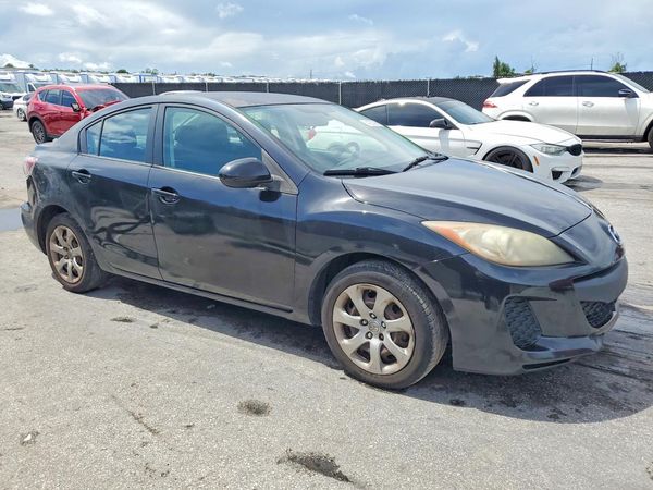 2013 MAZDA 3 SV/Base