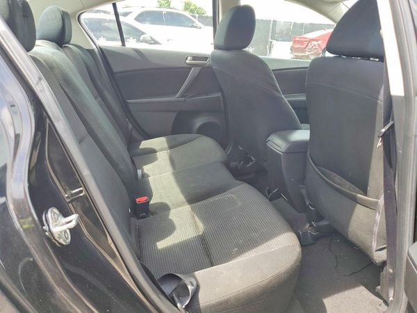 2013 MAZDA 3 SV/Base