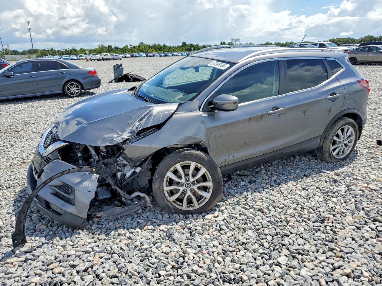 2021 NISSAN ROGUE SL — Front 3/4