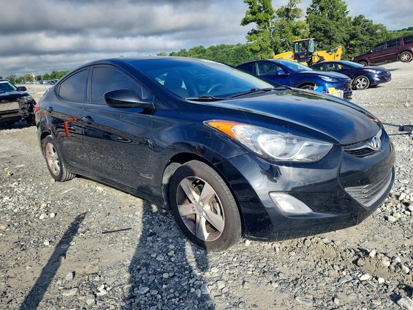 2013 HYUNDAI ELANTRA