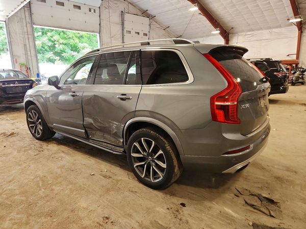 2019 VOLVO XC90 Momentum