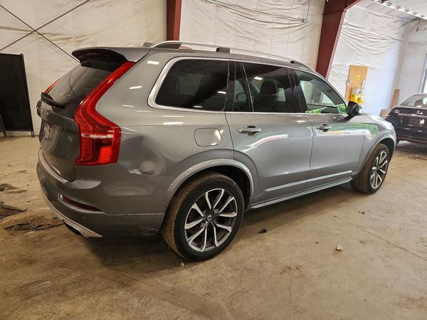 2019 VOLVO XC90 Momentum