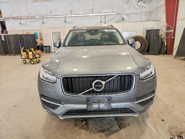 2019 VOLVO XC90 Momentum