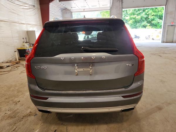 2019 VOLVO XC90 Momentum