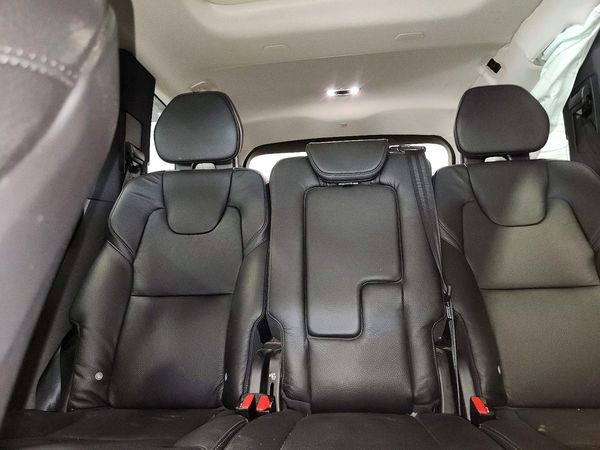 2019 VOLVO XC90 Momentum