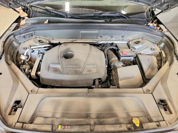 2019 VOLVO XC90 Momentum