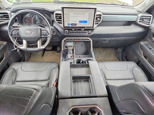 2022 TOYOTA TUNDRA SR5