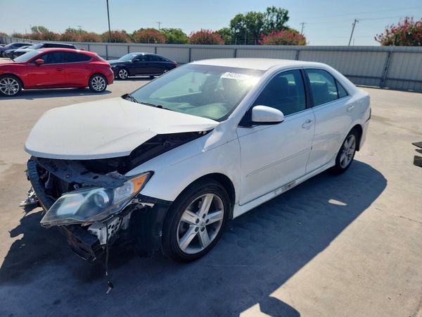 2014 TOYOTA CAMRY
