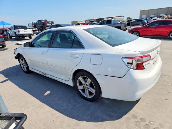 2014 TOYOTA CAMRY