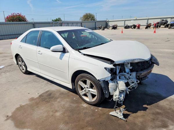 2014 TOYOTA CAMRY