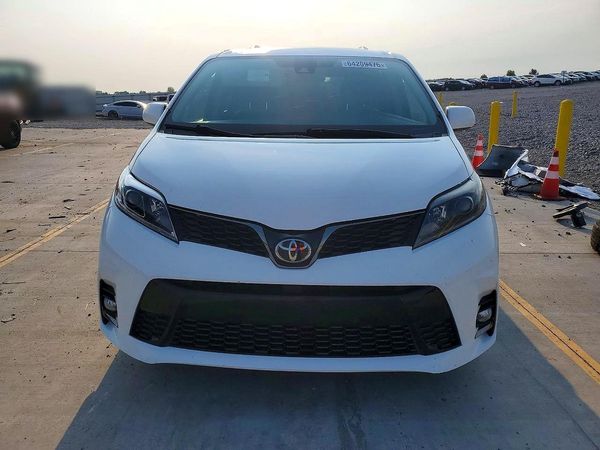 2018 TOYOTA SIENNA SE/SE Premium