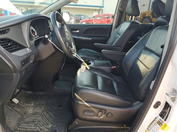 2018 TOYOTA SIENNA SE/SE Premium
