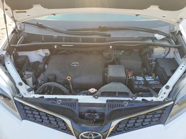 2018 TOYOTA SIENNA SE/SE Premium