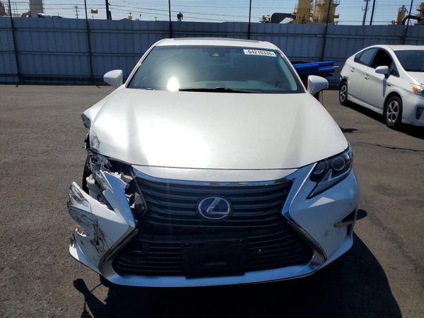 2018 LEXUS ES 300h