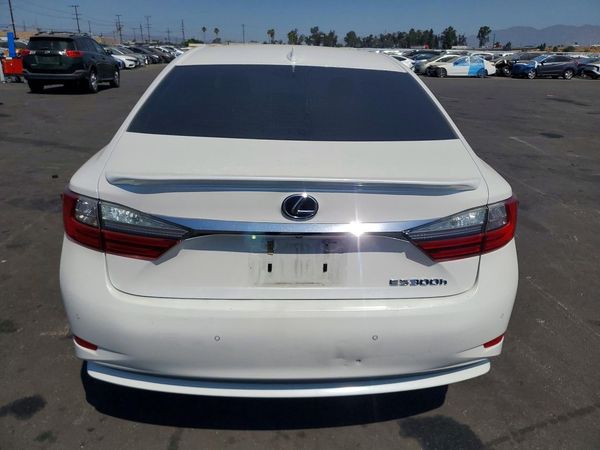 2018 LEXUS ES 300h