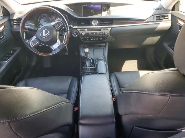2018 LEXUS ES 300h