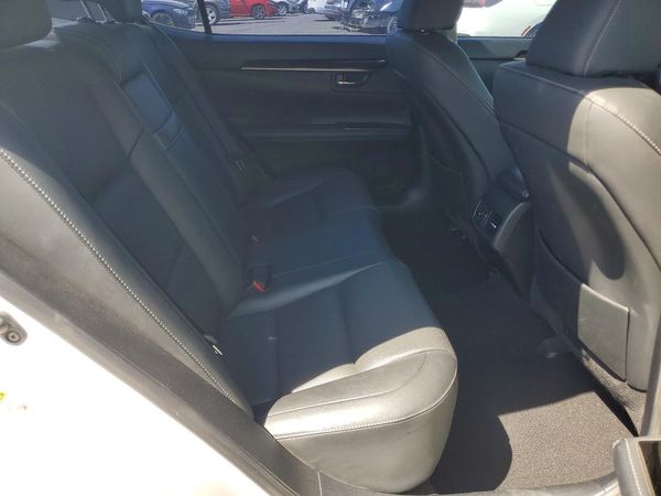 2018 LEXUS ES 300h