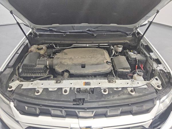 2022 CHEVROLET COLORADO LT — Engine bay