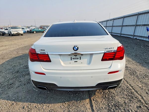 2015 BMW 750
