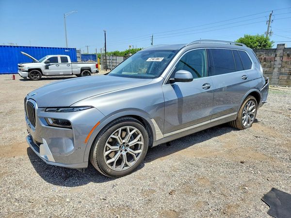 2025 BMW X7 xDrive40i