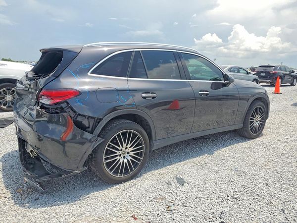 2025 MERCEDES-BENZ GLC