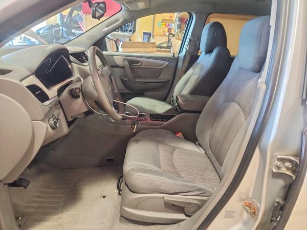 2017 CHEVROLET TRAVERSE LS