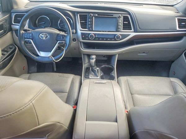 2016 TOYOTA HIGHLANDER