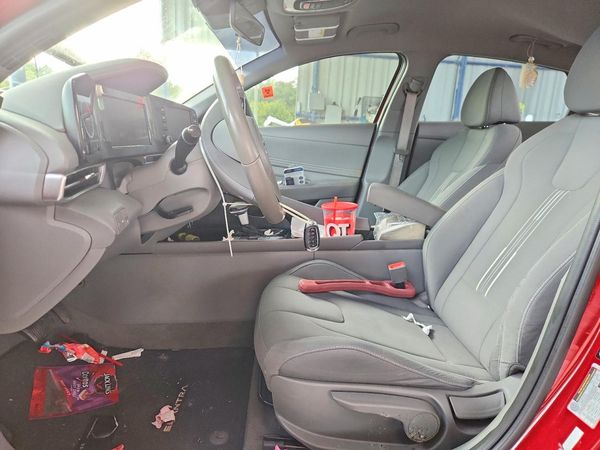 2022 HYUNDAI ELANTRA SEL w/ Convenience Pkg