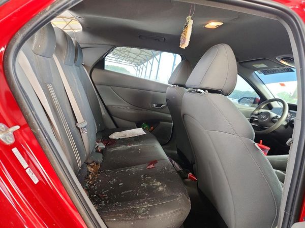 2022 HYUNDAI ELANTRA SEL w/ Convenience Pkg