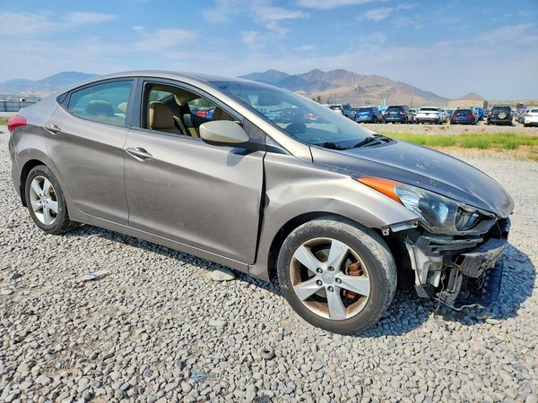 2013 HYUNDAI ELANTRA