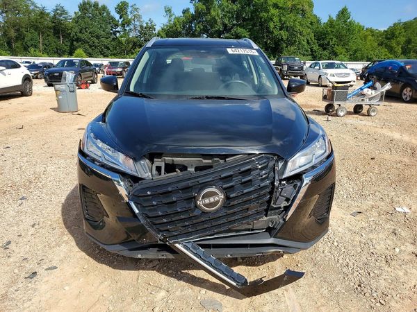 2024 NISSAN KICKS