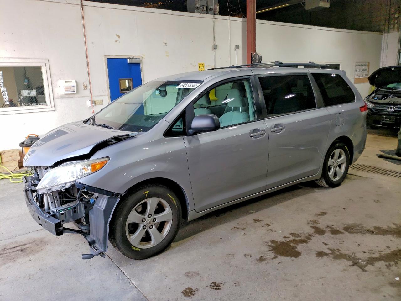 2012 TOYOTA SIENNA