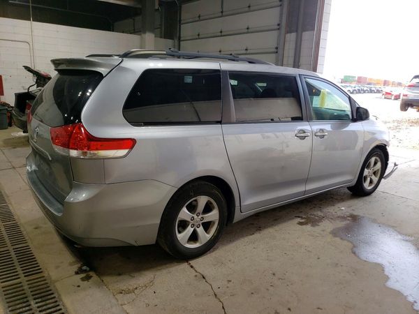 2012 TOYOTA SIENNA