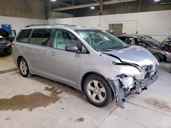 2012 TOYOTA SIENNA