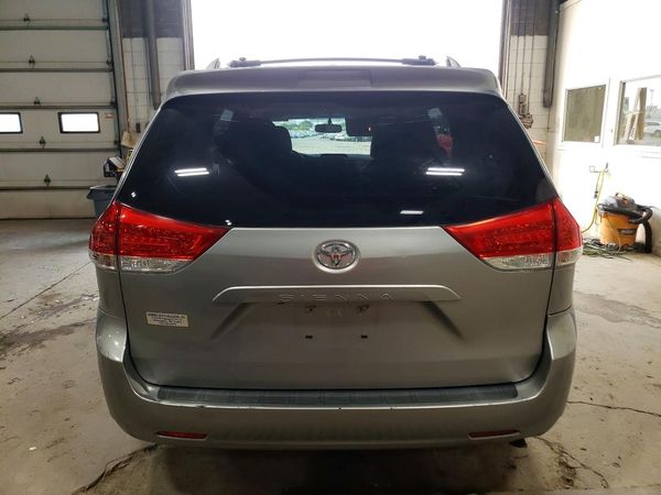 2012 TOYOTA SIENNA
