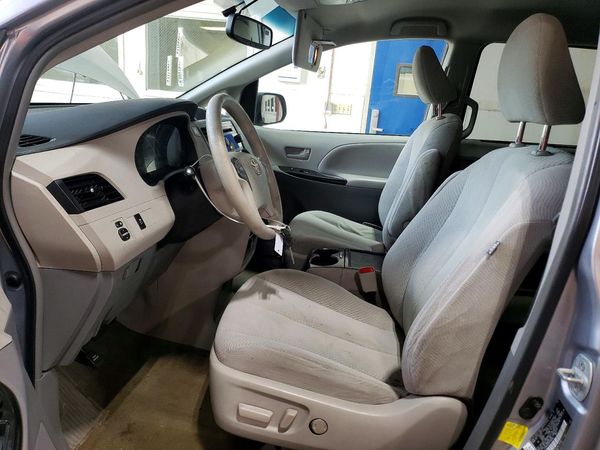 2012 TOYOTA SIENNA