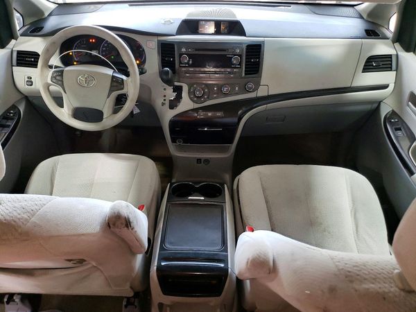 2012 TOYOTA SIENNA