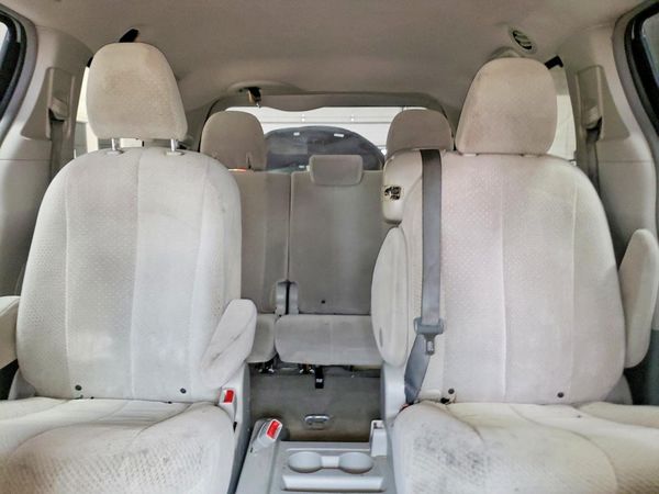 2012 TOYOTA SIENNA