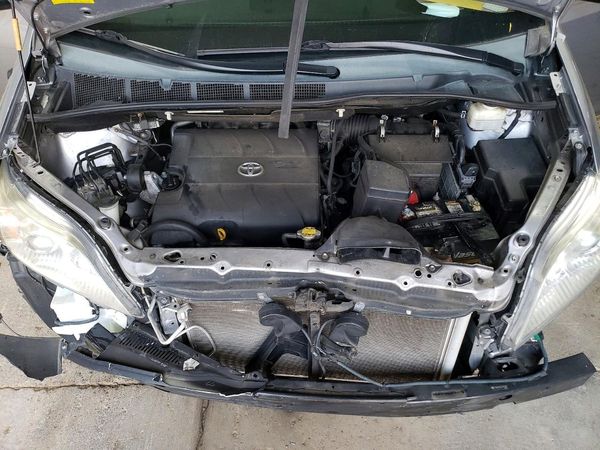 2012 TOYOTA SIENNA