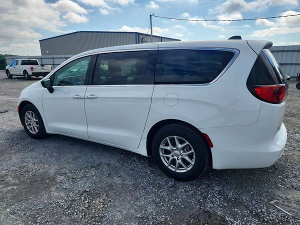 2024 CHRYSLER VOYAGER