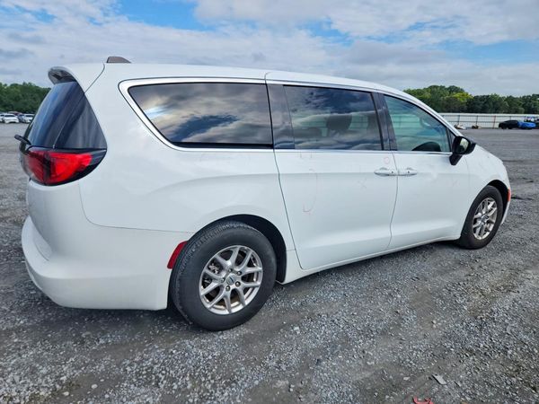 2024 CHRYSLER VOYAGER
